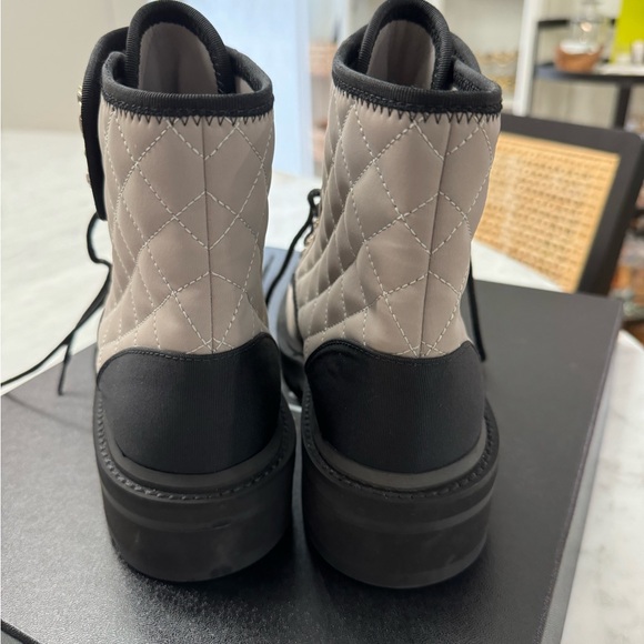 Chanel Women's Chain CC Cap Toe Lace Up Combat Boots Quilted size 38 - Picture 3 of 6